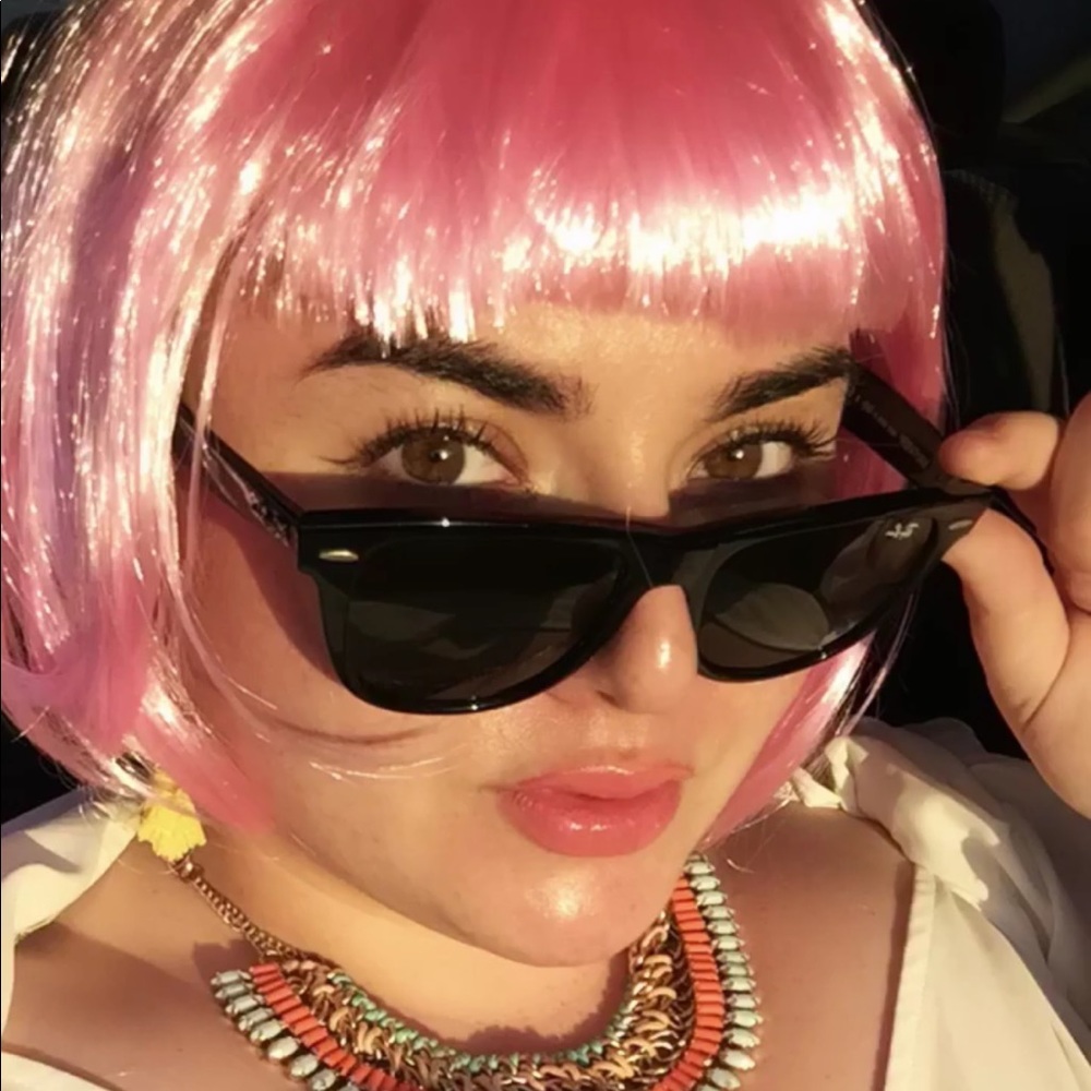 Meet your Posher, Lauren